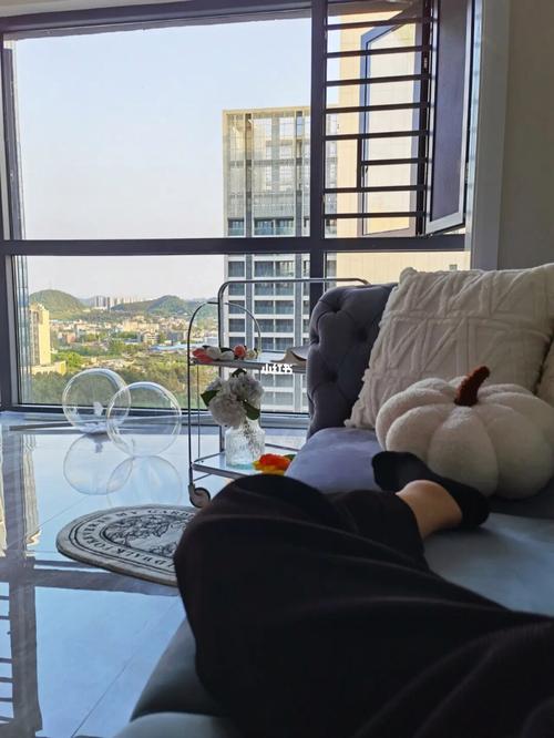 亚洲精品沙发午睡系列，让你在舒适中享受惬意的午休时光