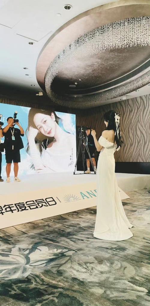 2020 精品国色卡一卡二,高品质印刷,色彩鲜艳,图案精美,是您设计和打印的理想选择