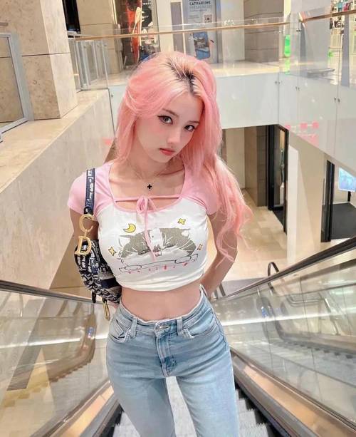 美女 100%露出胸的情趣内衣,时尚与感的完美结合,让你成为夜空中最璀璨的星